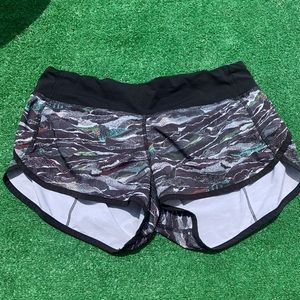 🖤Lululemon Speed Up Shorts, Size 6🖤
